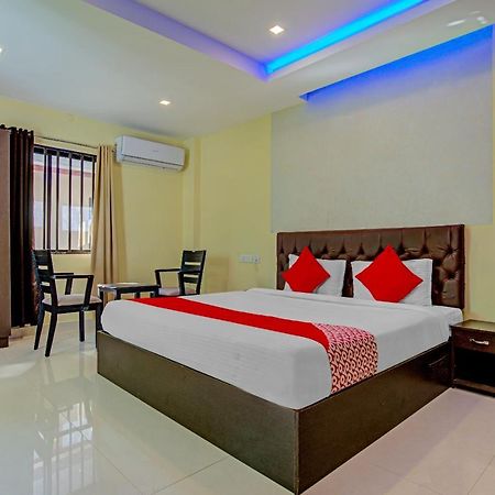 Vaccinated Staff - OYO Flagship 77876 Amigo Suites Kochi Exterior foto
