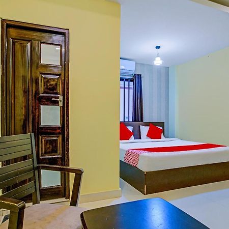 Vaccinated Staff - OYO Flagship 77876 Amigo Suites Kochi Exterior foto
