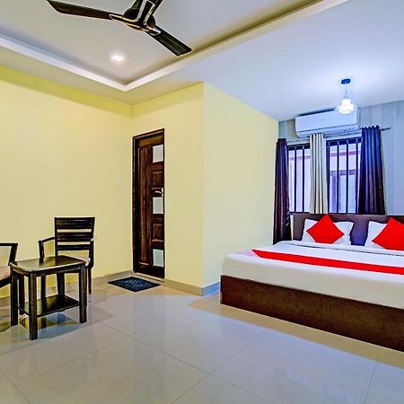 Vaccinated Staff - OYO Flagship 77876 Amigo Suites Kochi Exterior foto