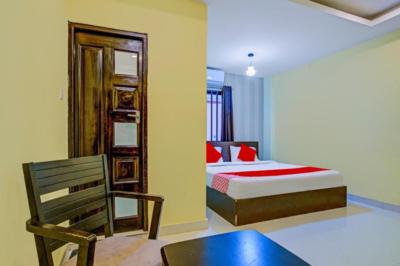 Vaccinated Staff - OYO Flagship 77876 Amigo Suites Kochi Exterior foto
