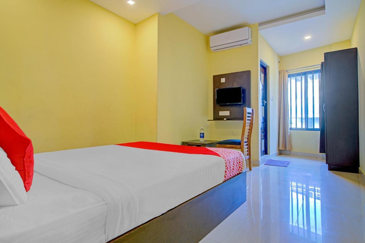 Vaccinated Staff - OYO Flagship 77876 Amigo Suites Kochi Exterior foto