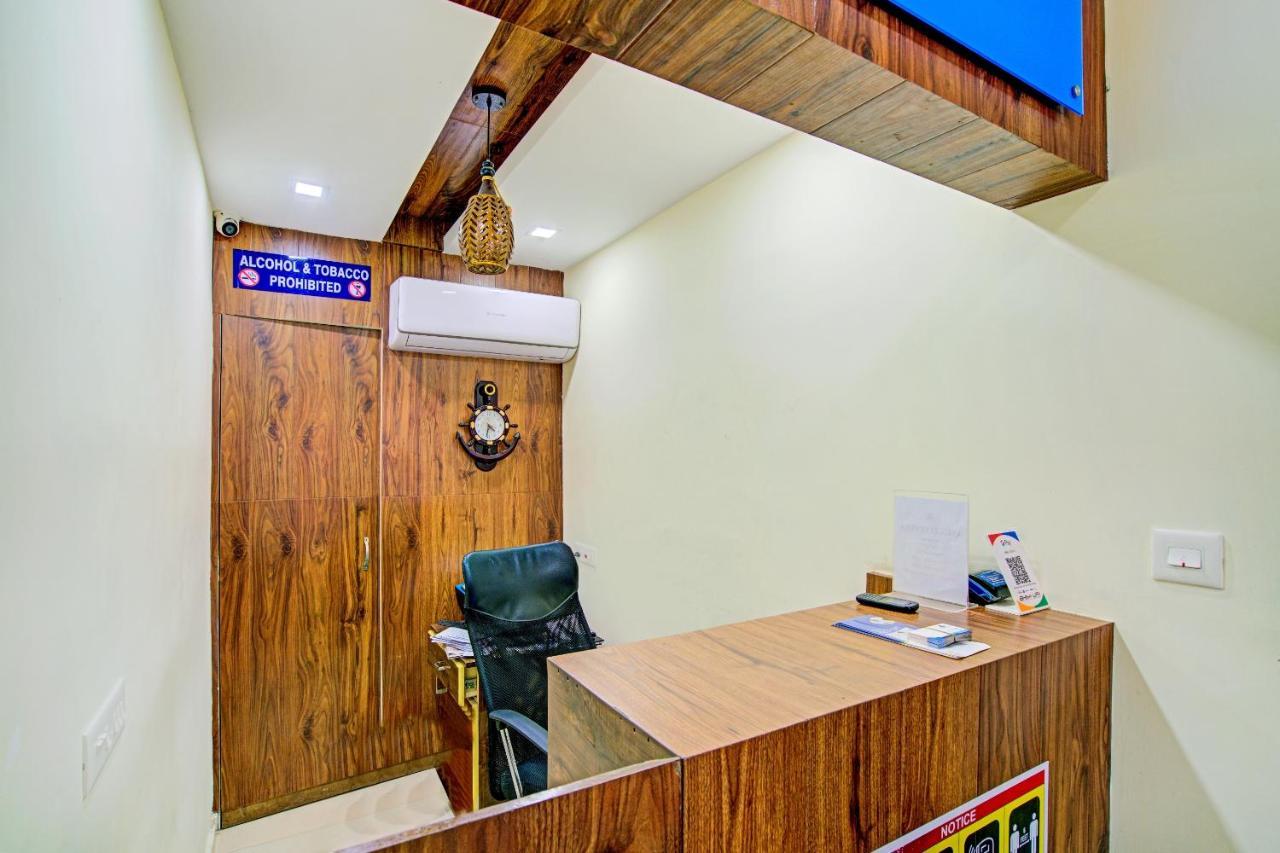 Vaccinated Staff - OYO Flagship 77876 Amigo Suites Kochi Exterior foto