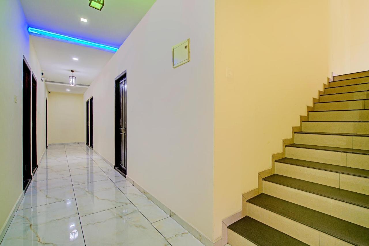 Vaccinated Staff - OYO Flagship 77876 Amigo Suites Kochi Exterior foto